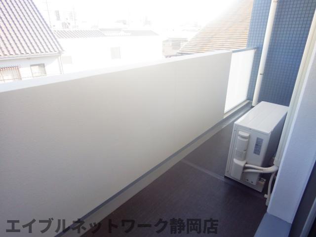 バルコニー　落ち着いた時間を過ごせるバルコニーです