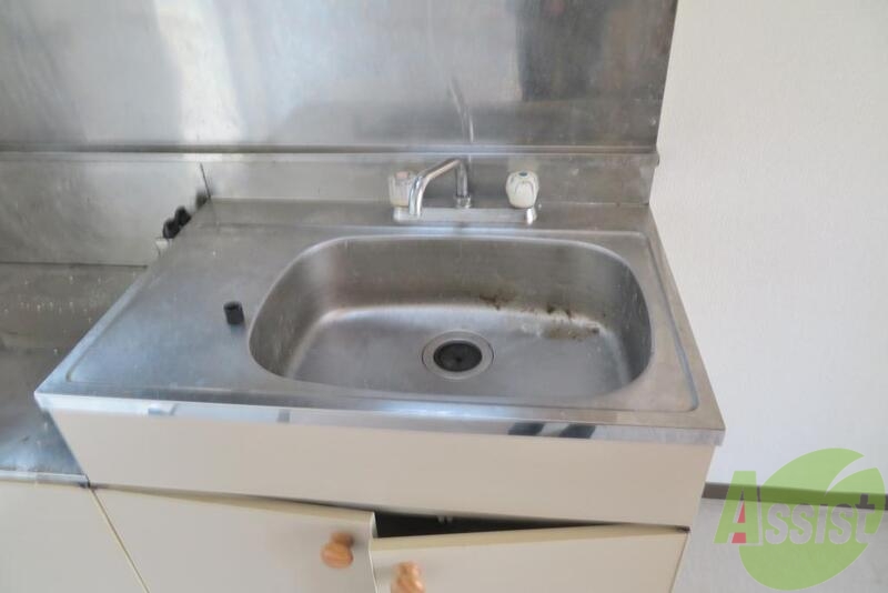 洗面設備　キッチンのシンクは洗顔も出来れば歯磨きも出来ちゃうんです。