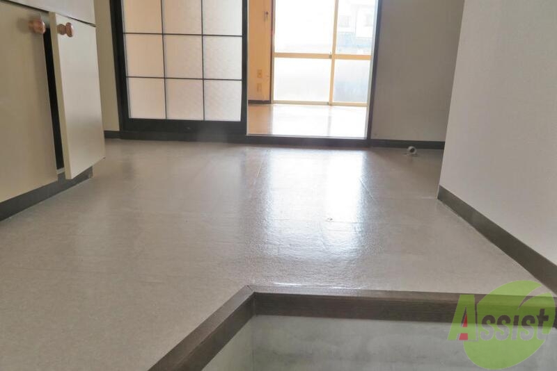 玄関　玄関からはこんな感じです。スペースがあっていいですねー。