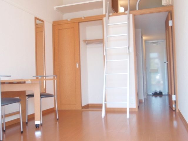 居室・リビング　家具・家電付き