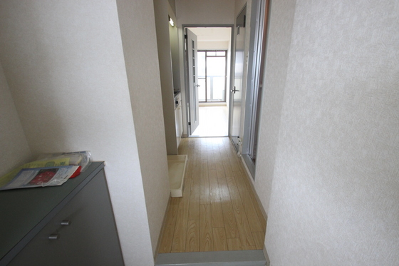 玄関　※別部屋の写真です