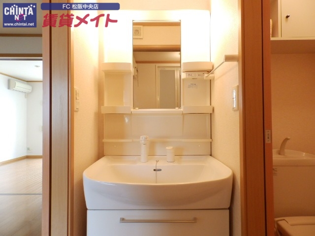 洗面設備　別部屋参考写真です