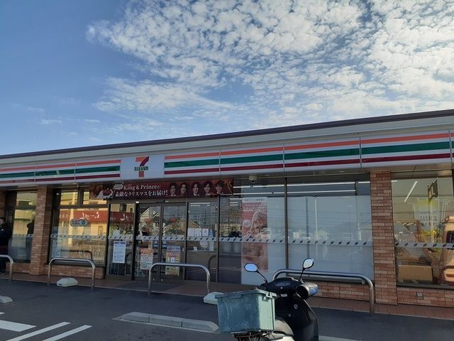 コンビニ　セブンイレブン様（コンビニ）まで545m