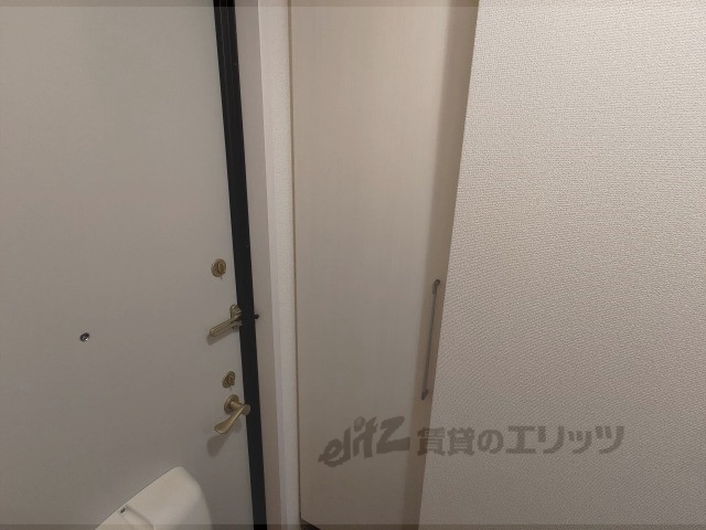 収納　玄関右手にあります