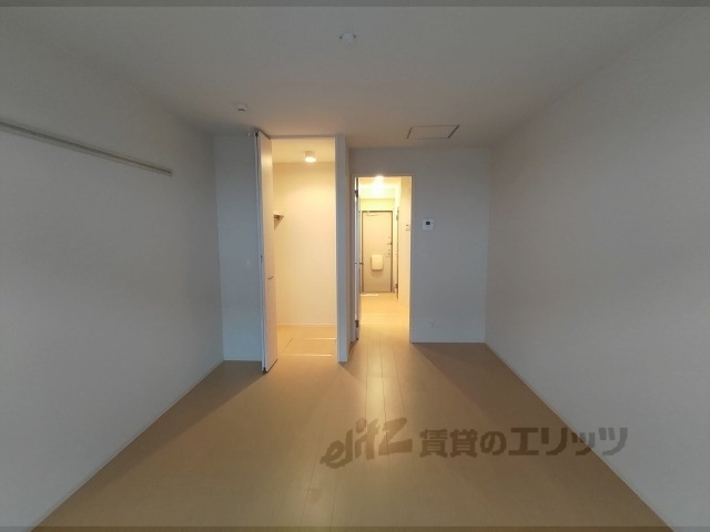 居室・リビング　８．７帖の洋室です