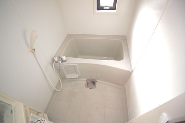 バス・シャワールーム　日々の疲れを癒すお風呂付です ※反転の場合あり