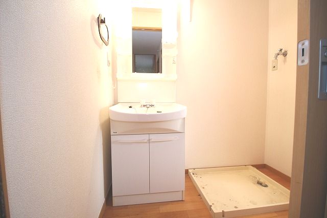 洗面設備　使いやすい洗面所です ※反転の場合あり