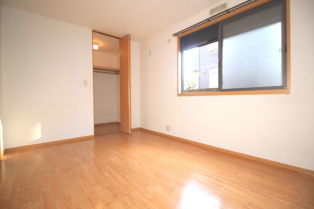 その他部屋・スペース　スタンダードな洋室です ※反転の場合あり