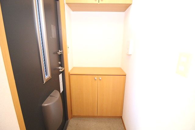 玄関　ゆったりとした玄関です ※反転の場合あり