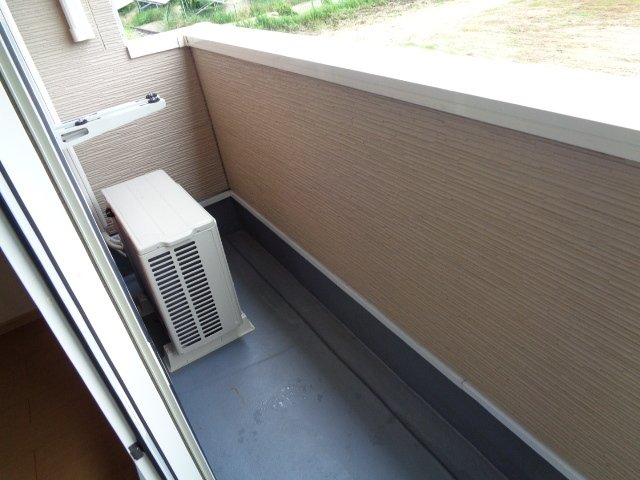 バルコニー　暖かな日差しのふりそそぐバルコニー