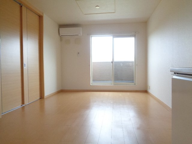 居室・リビング　こちらの居間で趣味の時間をお楽しみください