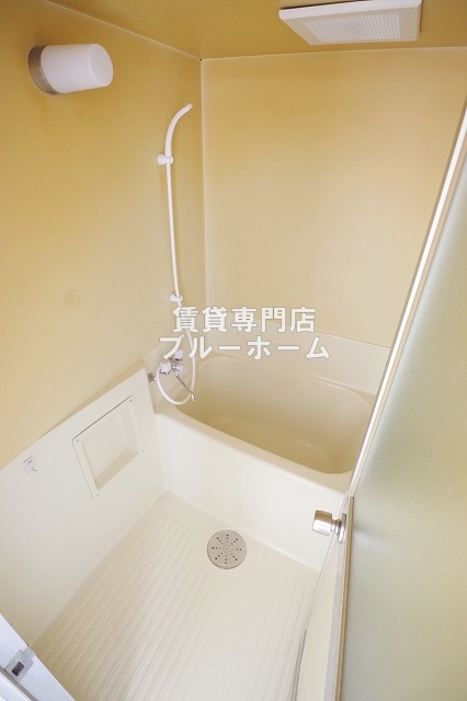 バス・シャワールーム　明るいバスルームです！