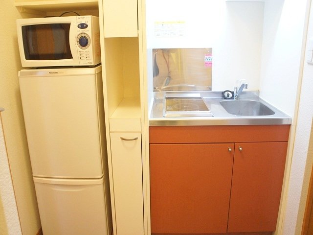 キッチン　キッチン周りに収納スペースもあります♪