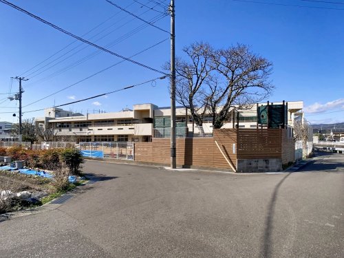 幼稚園・保育園　認定こども園若草幼稚園（幼稚園・保育園）まで652m