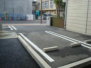 駐車場　駐車場は3台分ご用意しております。