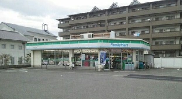 コンビニ　ファミリーマート泉大津穴田店（コンビニ）まで301m
