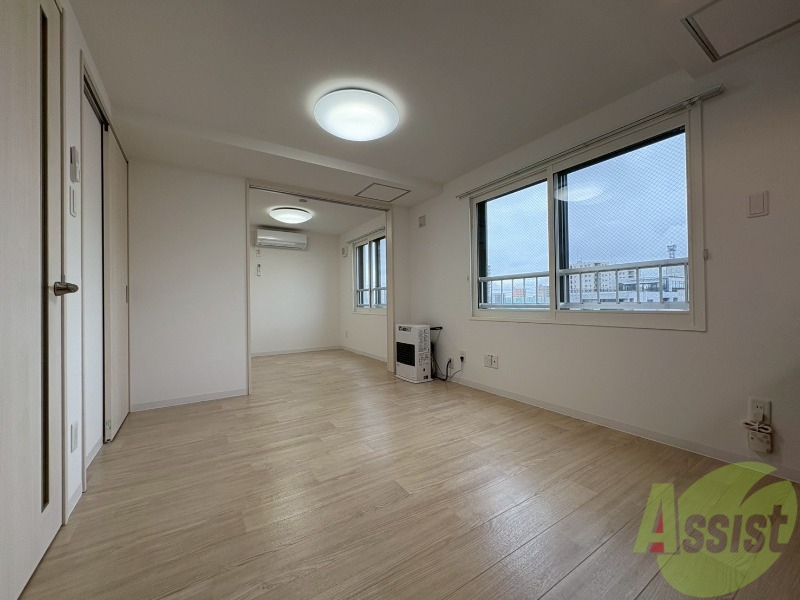 居室・リビング　広々としたリビングですね。使い勝手がよさそうですね！