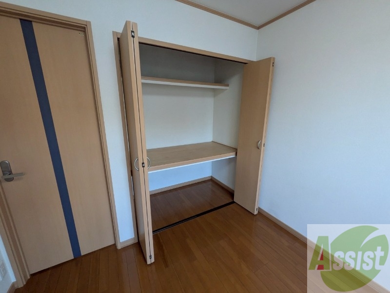 収納　クローゼットは奥行きもあり、荷物が多い方でも安心です。