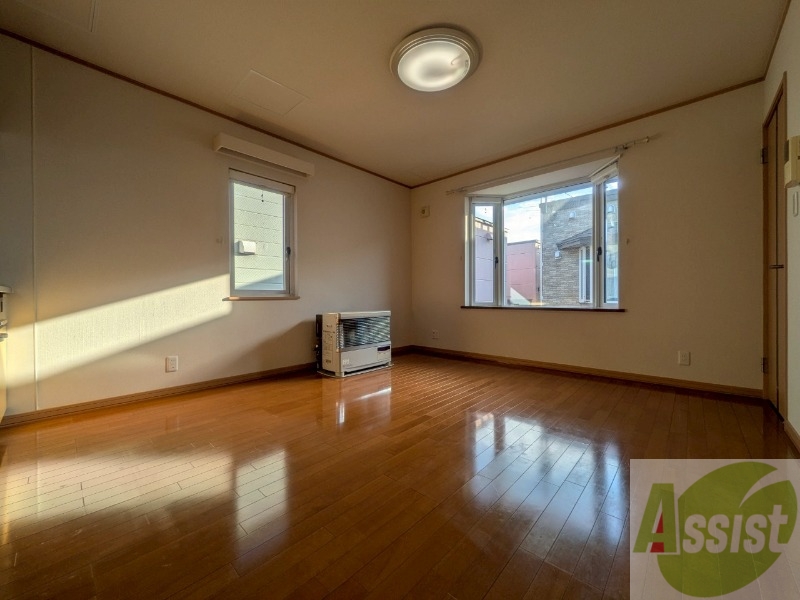 居室・リビング　広くてキレイなお部屋が広がっていて、充実した生活が送れそう。