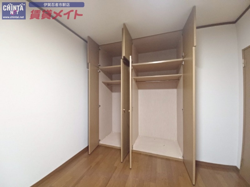 収納　別部屋参考写真となります。