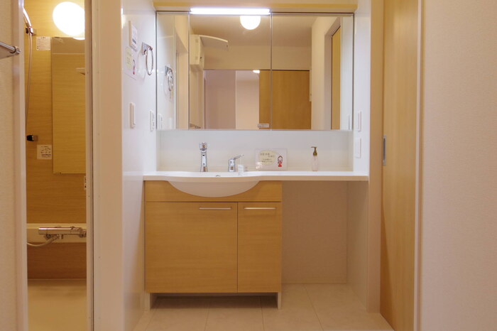 洗面設備　大型洗面化粧台