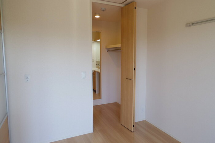 収納　ウォークスルークローゼット