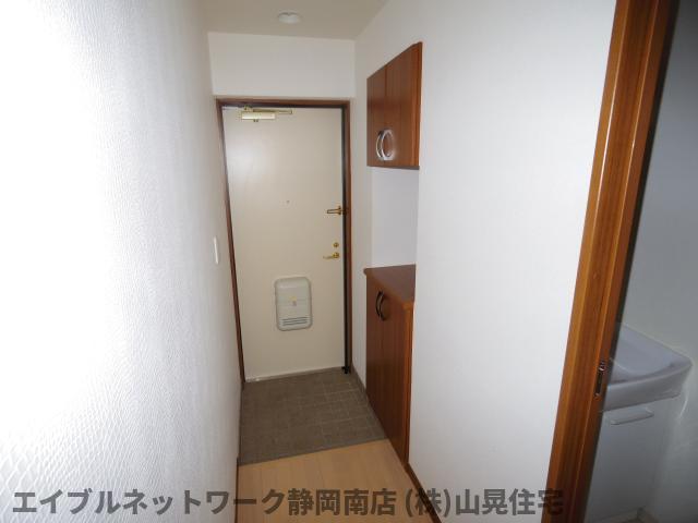 玄関　収納もある玄関です