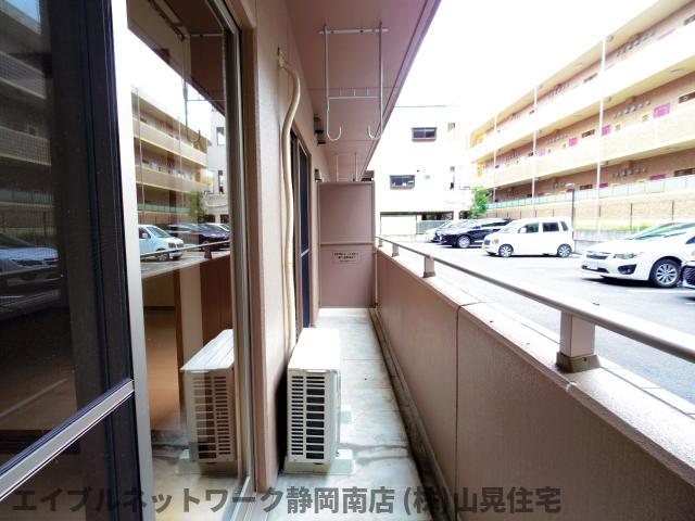 バルコニー　バルコニーからの眺めを楽しみながら食事をしませんか