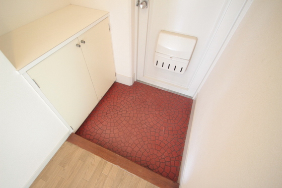 玄関　※別号室の写真です
