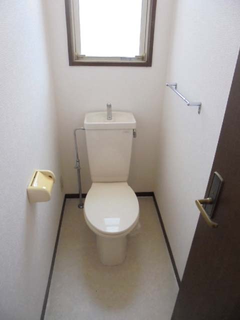 近鉄京都線 高の原駅 徒歩22分 2階建 築32年のトイレ写真