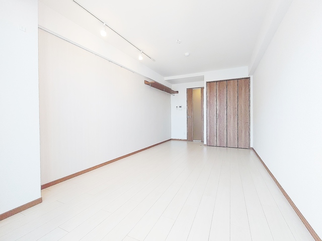 居室・リビング　ホワイト基調のコーディネートされたお部屋