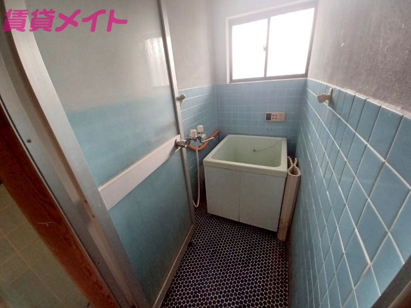 バス・シャワールーム　同型反転タイプのお写真です