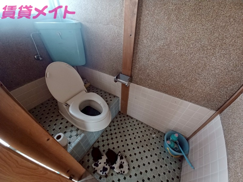 トイレ　同型反転タイプのお写真です