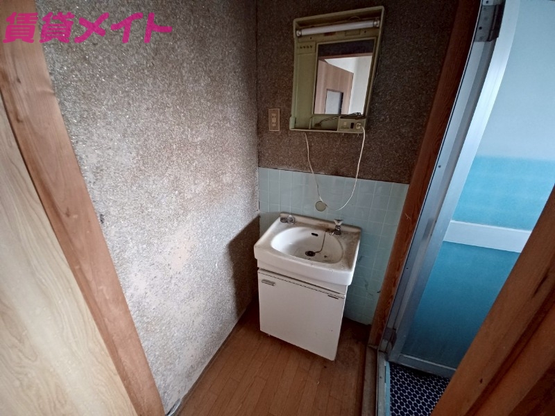 洗面設備　同型反転タイプのお写真です