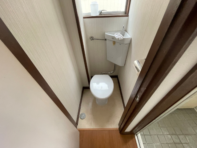 トイレ　バストイレ別です。