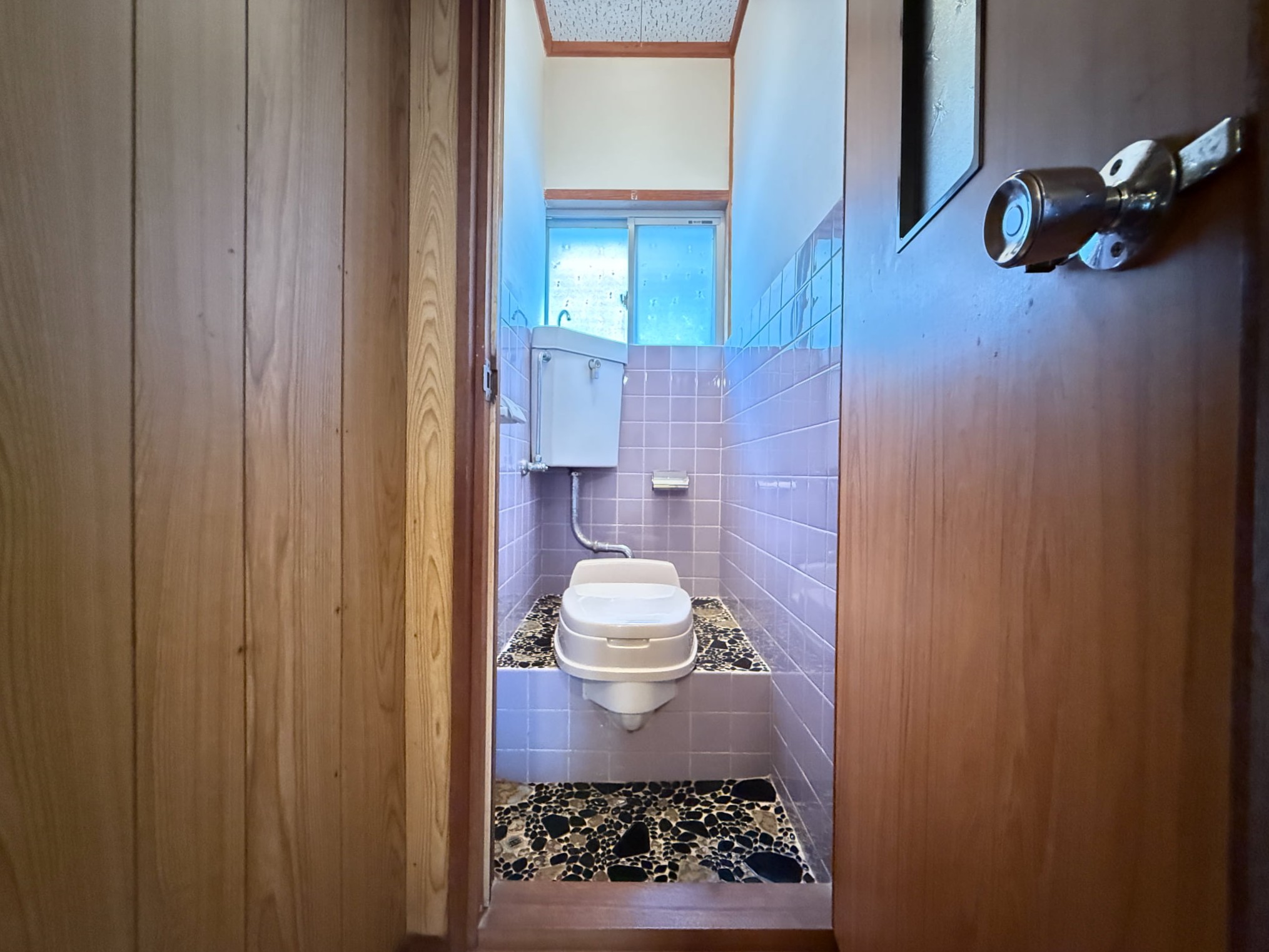 トイレ　トイレに窓！