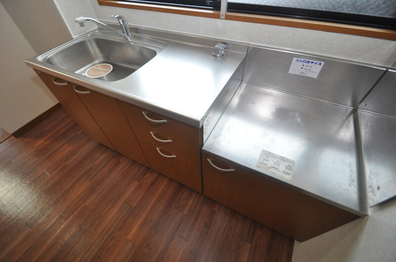 キッチン　ガスコンロがおけます、お料理好きにはうれしい広さです