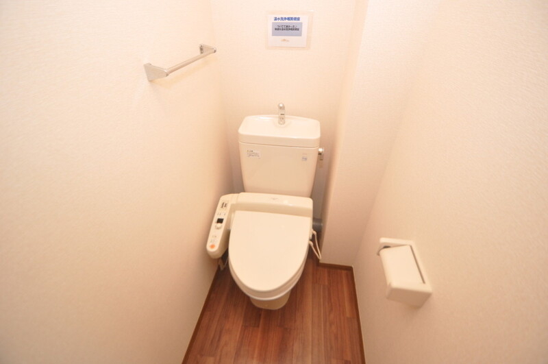 トイレ　清潔感のある爽やかなトイレ。誰もがリラックスできる空間です。