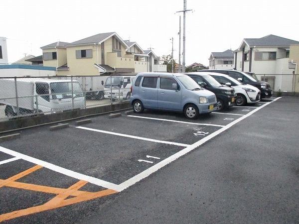 駐車場　敷地内駐車場！