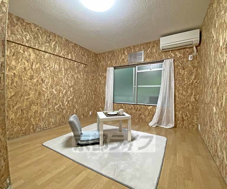 居室・リビング　大型バイク無料で駐輪できる物件です。