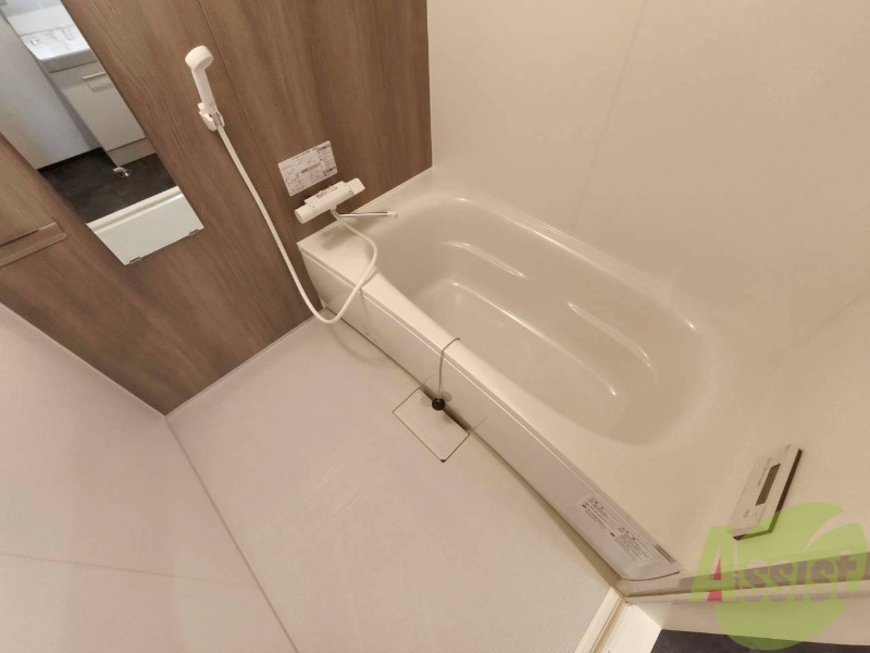 バス・シャワールーム　お風呂になります。一日の疲れを癒してくださいね。