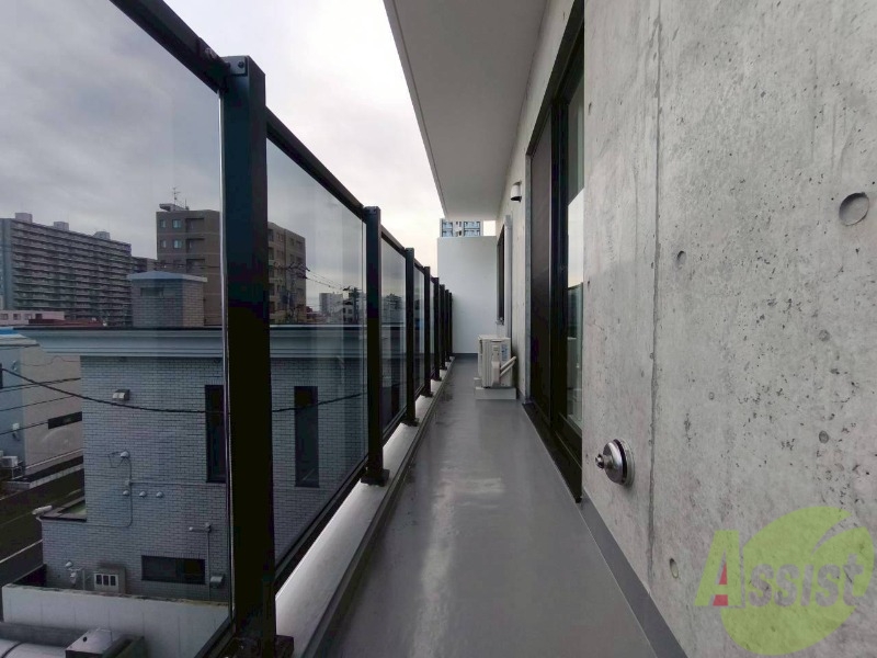 バルコニー　バルコニーです。洗濯物を干したり一息ついたりできますね！