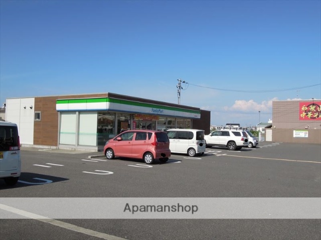 コンビニ　ファミリーマート（コンビニ）まで598m