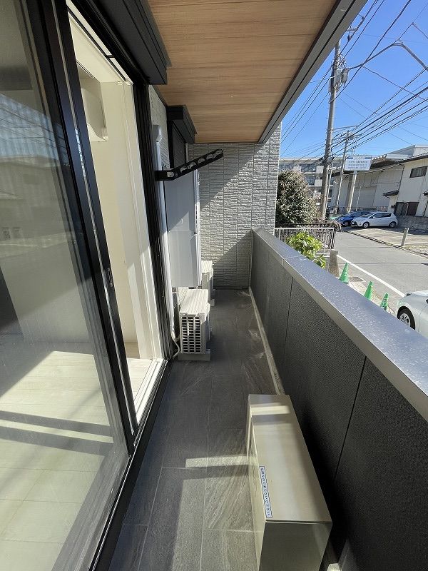 バルコニー　バルコニーは南東向きで日当たり良好！