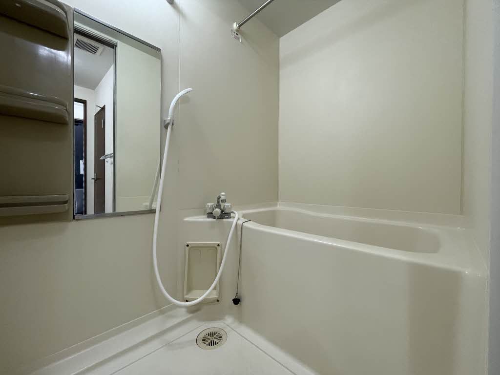 バス・シャワールーム　バスルーム