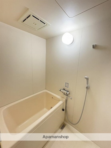 バス・シャワールーム　お風呂は追い炊き付き。湯船に浸かってゆっくりリラックス。