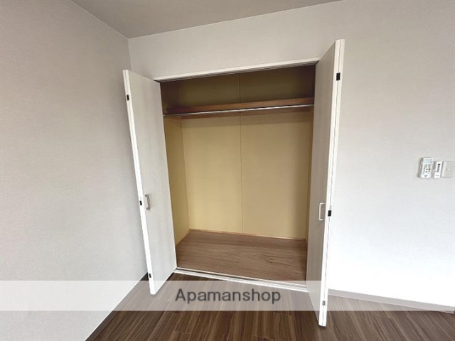 収納　おしゃれなクローゼット