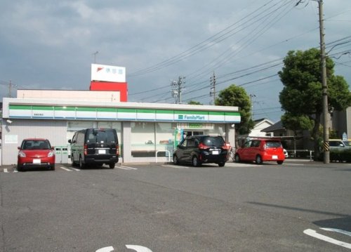 コンビニ　ファミリーマート 西尾羽塚店（コンビニ）まで732m