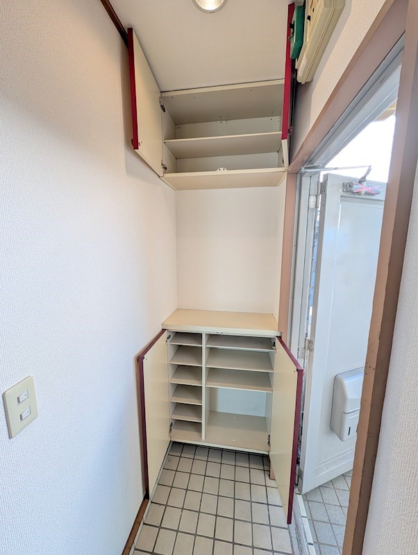 玄関　玄関収納あり