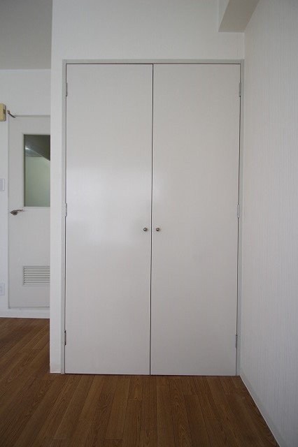 収納　別号室の写真です（間取り反転）